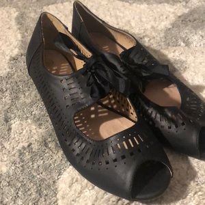 BLACK SHOES!